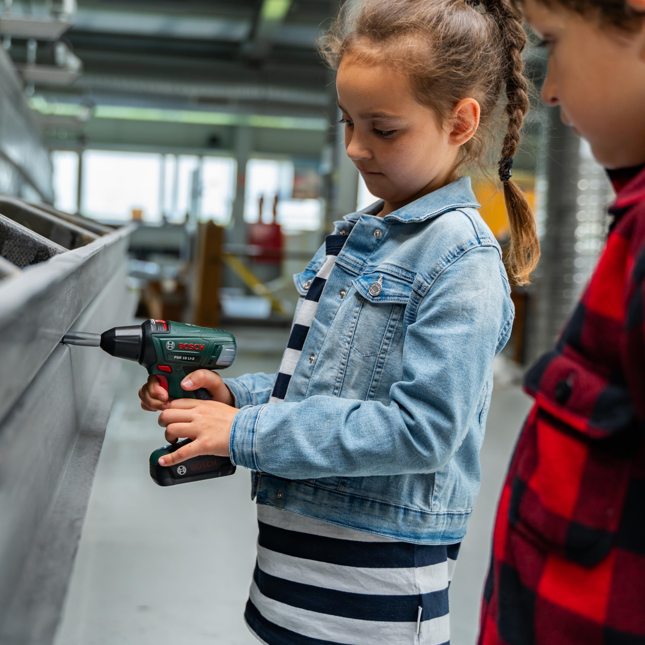 Theo Klein 8567 Bosch Cordless Screwdriver - Battery-Powered with Light & Sound Effects, 3+ Years 6