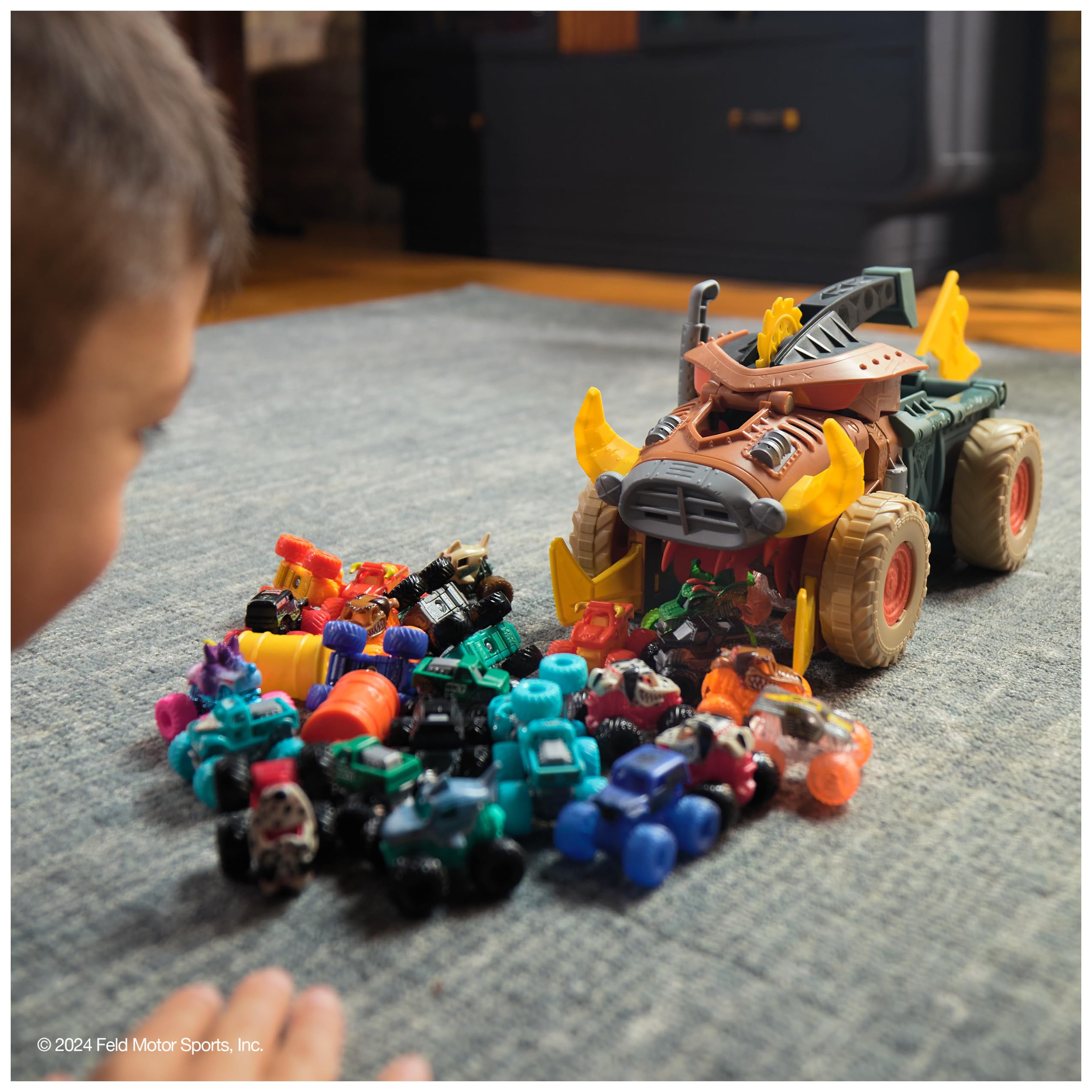 Monster Jam Mini Jams Megalodon Mad Hog Chomper - Chomping Action Playset for Kids 7