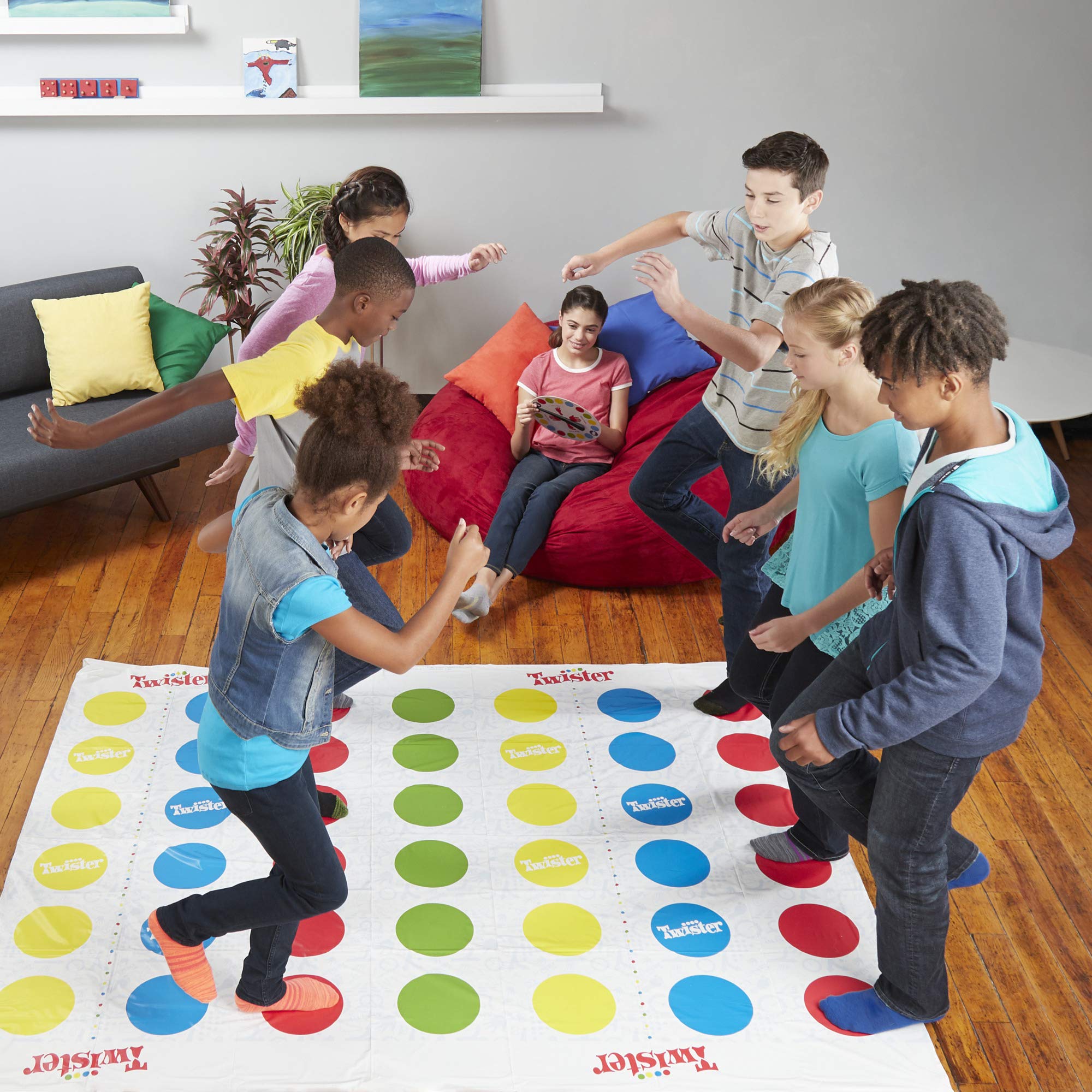 Hasbro Gaming Twister Ultimate – Größere Matte, mehr Punkte, Familienpartyspiel für Kinder ab 6 Jahren 9