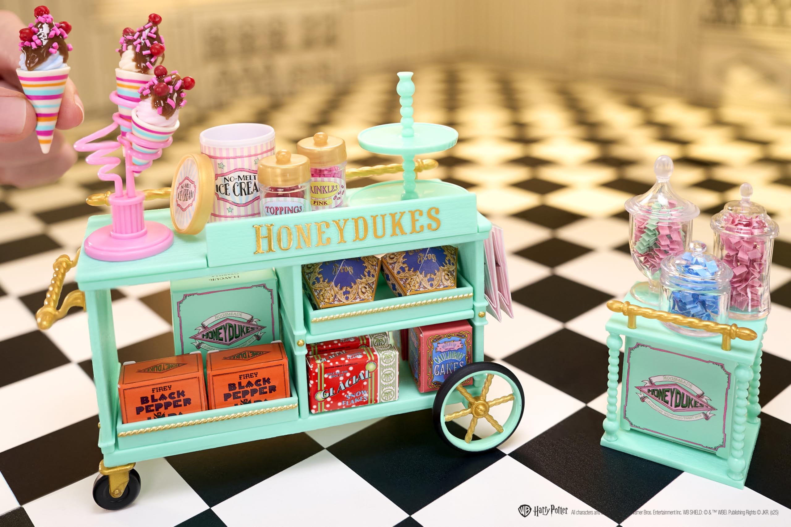 MGA Miniverse Make It Mini Honeydukes Trolley - Harry Potter Building Playset 10