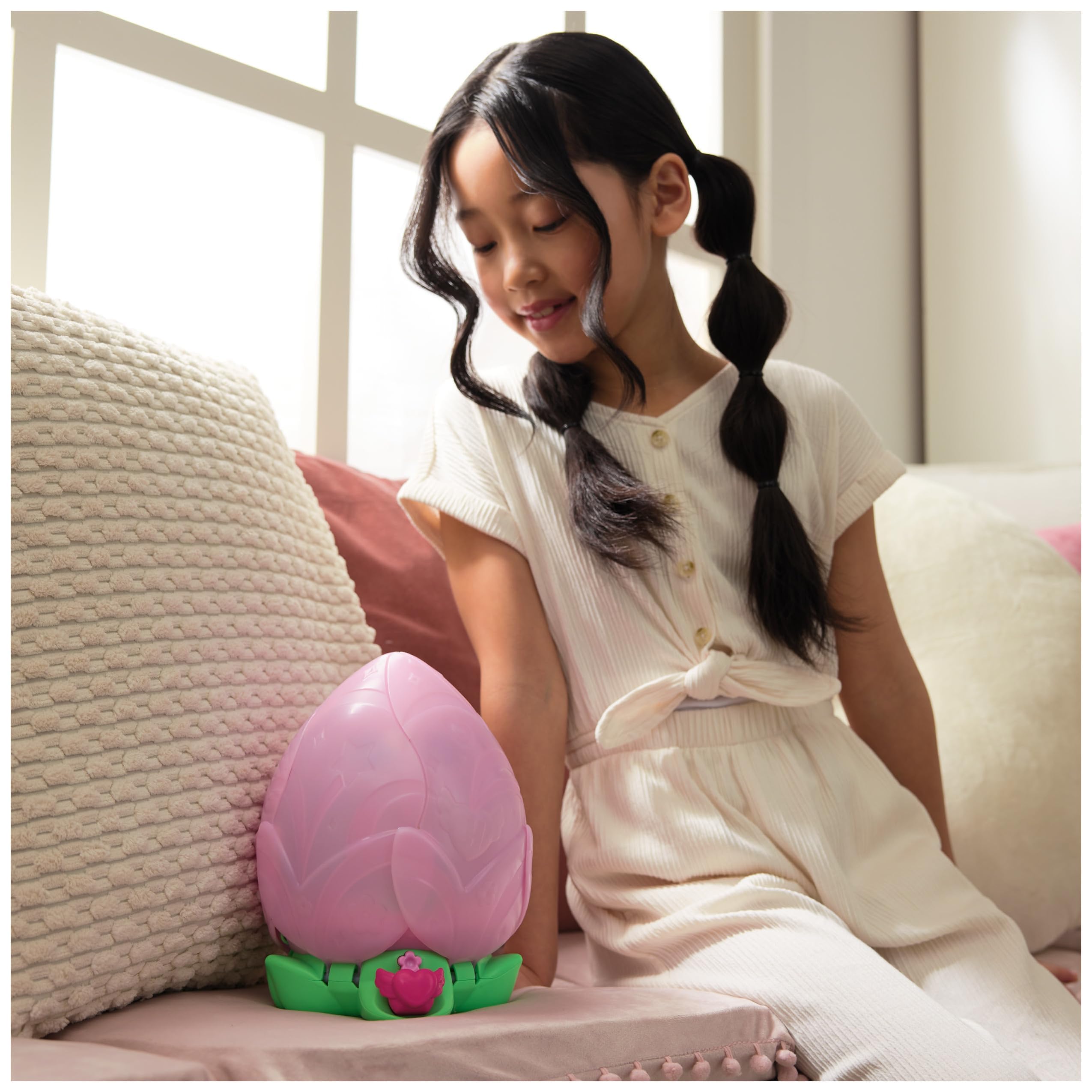 HATCHIMALS Bloomables Kittyfly Surprise Interactive Toy with Flower and Accessories 6