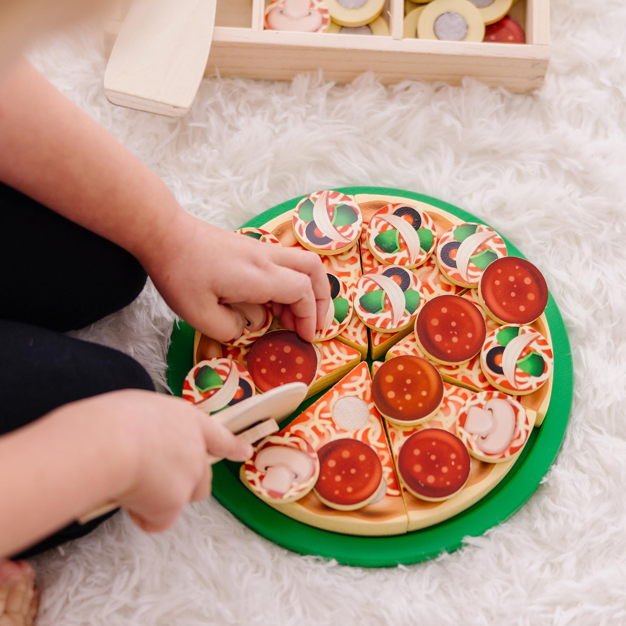 Melissa & Doug Wooden Pizza Party Play Set - Pretend Play Food for Ages 3+ 10