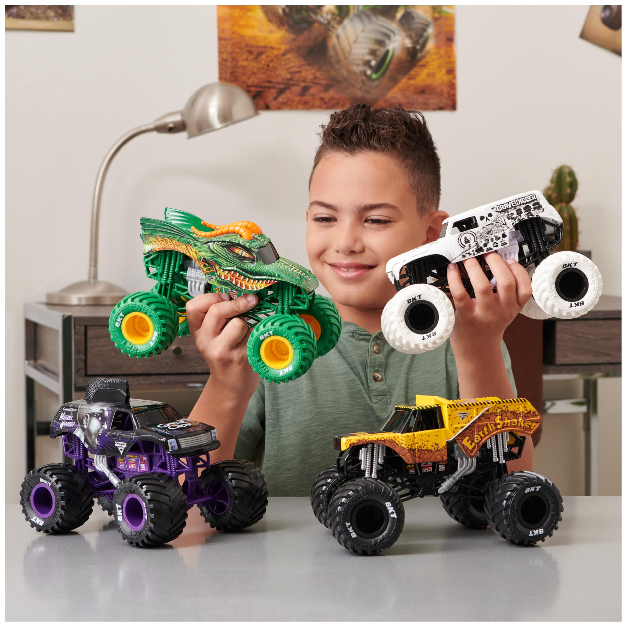 Grave Digger Monster Jam Truck - 1:24 Scale Die-Cast Vehicle for Kids 6