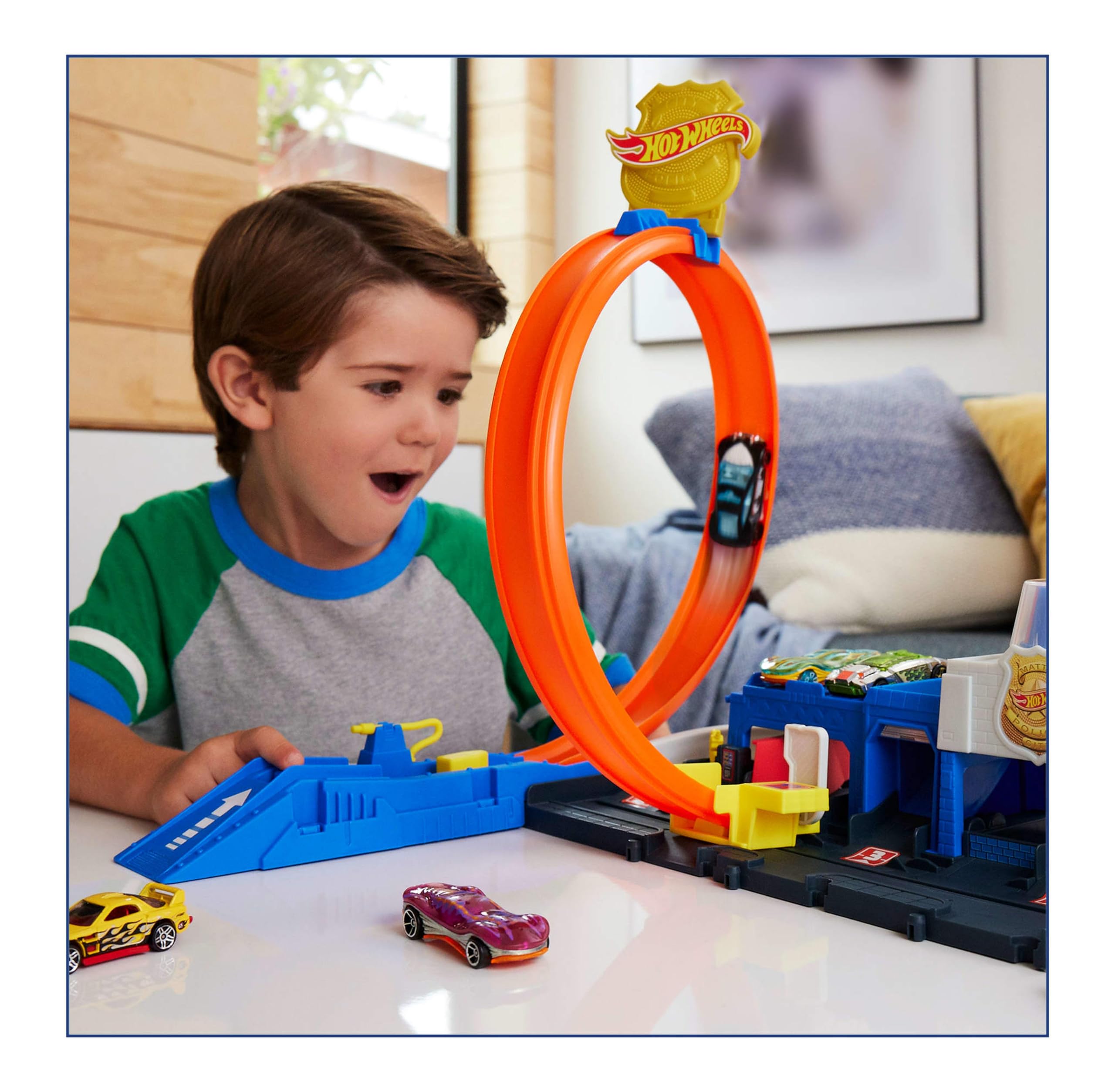 Hot Wheels Super Police Station Playset - 1:64 Scale Track Set with 4-Lane Stunt Racing for Kids 7