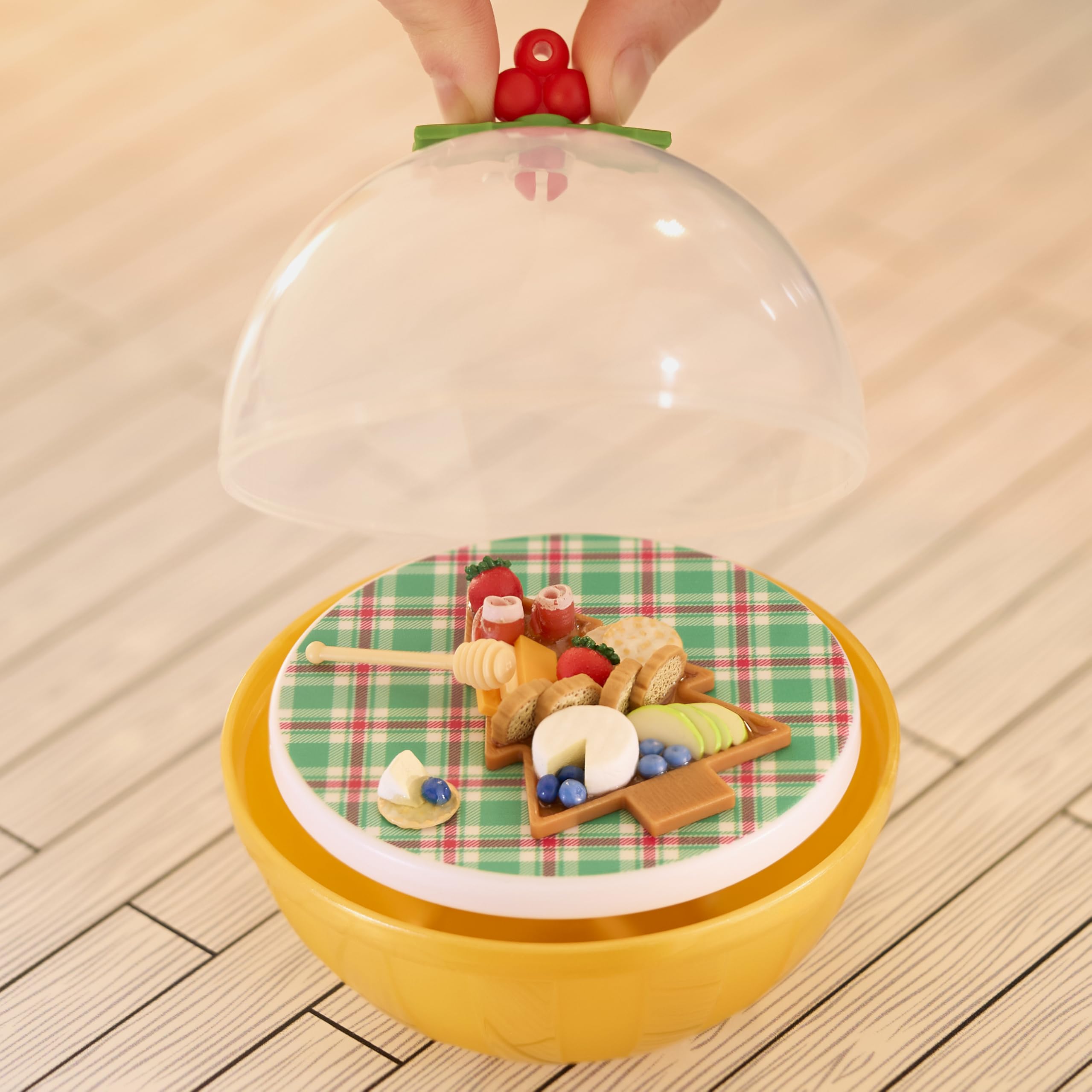 MGA Miniverse Make It Mini Holiday Series - National Lampoon’s Christmas Vacation 10