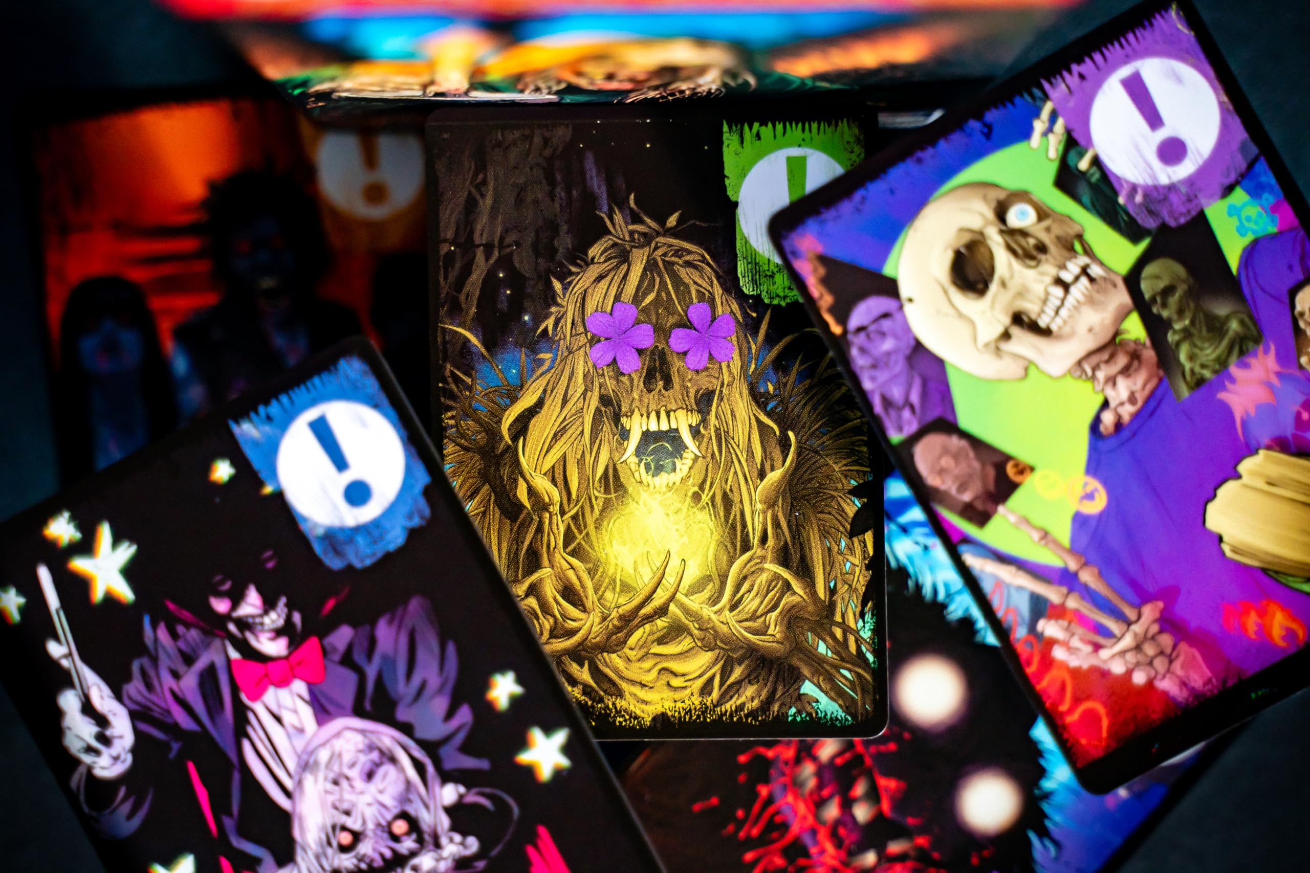 Skybound Games Creepshow The Suspense-Building Card Game 11