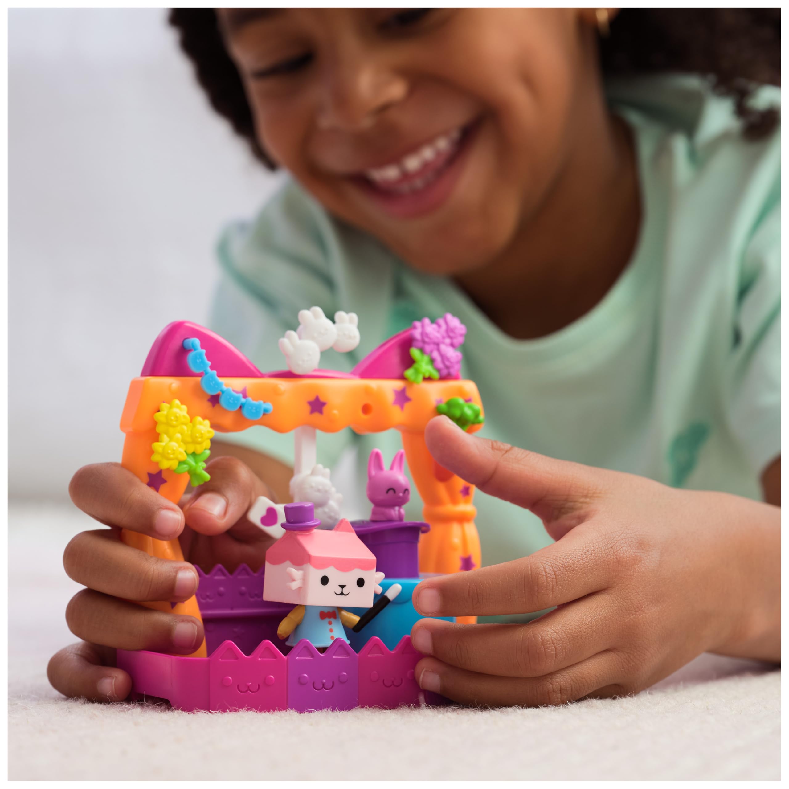 Gabby’s Dollhouse Baby Box Talent Show Balcony Playset - 8-Piece Dollhouse Playset with Figure & Accessories 7