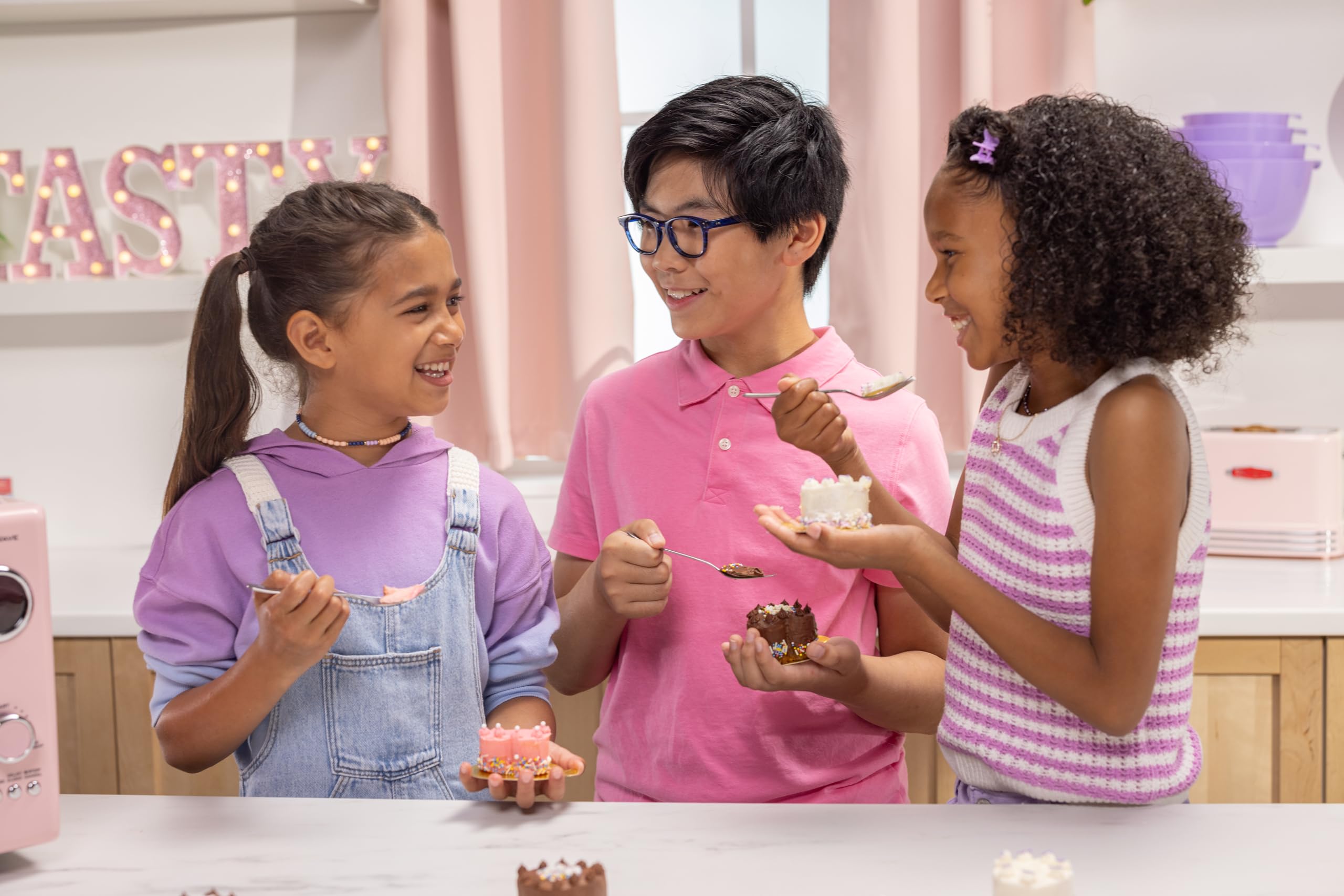 Tasty Tinies - Bake Shop Cake Mix Kit with Chocolate Cake & Frosting 4