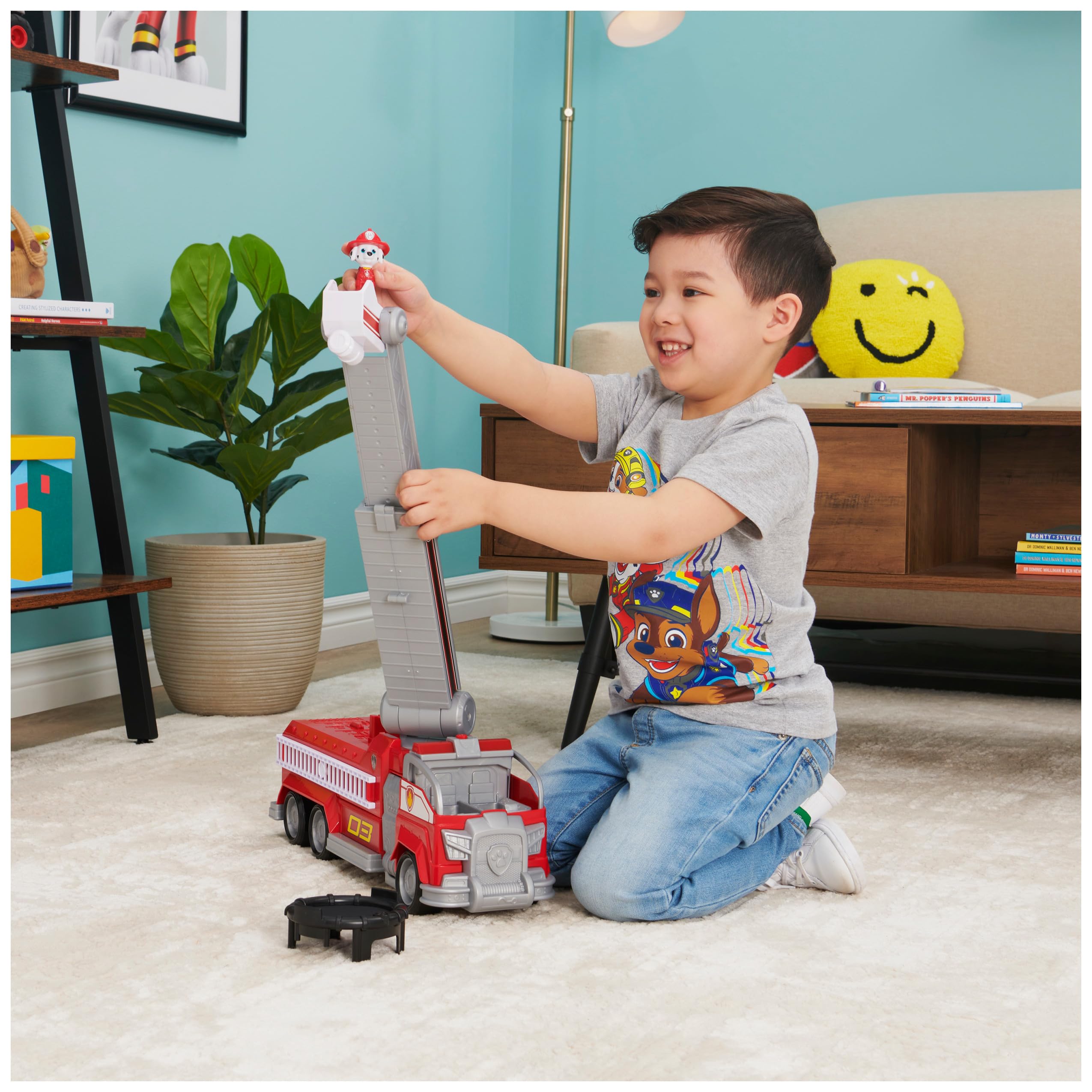 PAW Patrol Marshalls verwandelbares Movie City Feuerwehrauto – Feuerwehrauto-Spielset mit Lichtern, Geräuschen und Actionfigur für Kinder ab 3 Jahren 9