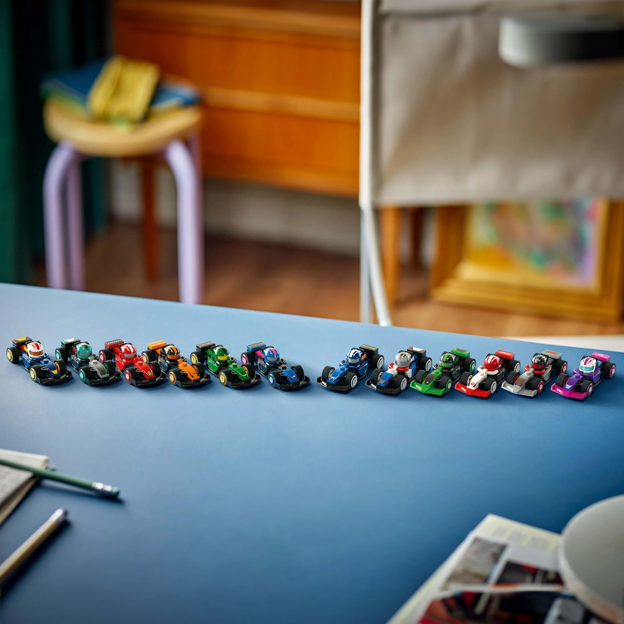 LEGO F1 Rennwagen zum Sammeln – 1 von 12 Mini-Baumodellen mit beweglichen Rädern für Kinder ab 6 Jahren 6