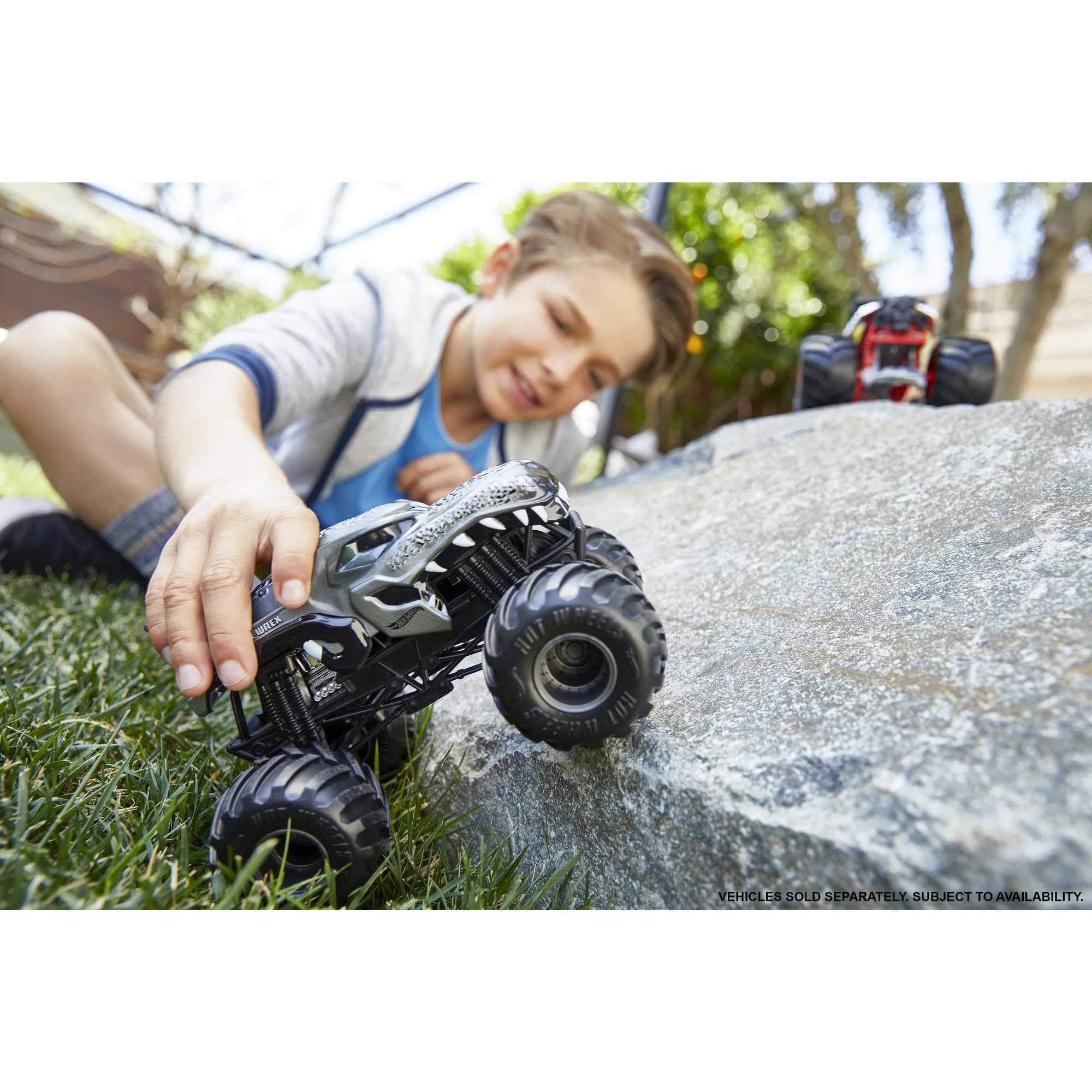 Hot Wheels Monster Truck Vehicle - 1:24 Scale Die-Cast Truck for Kids 3+ 9