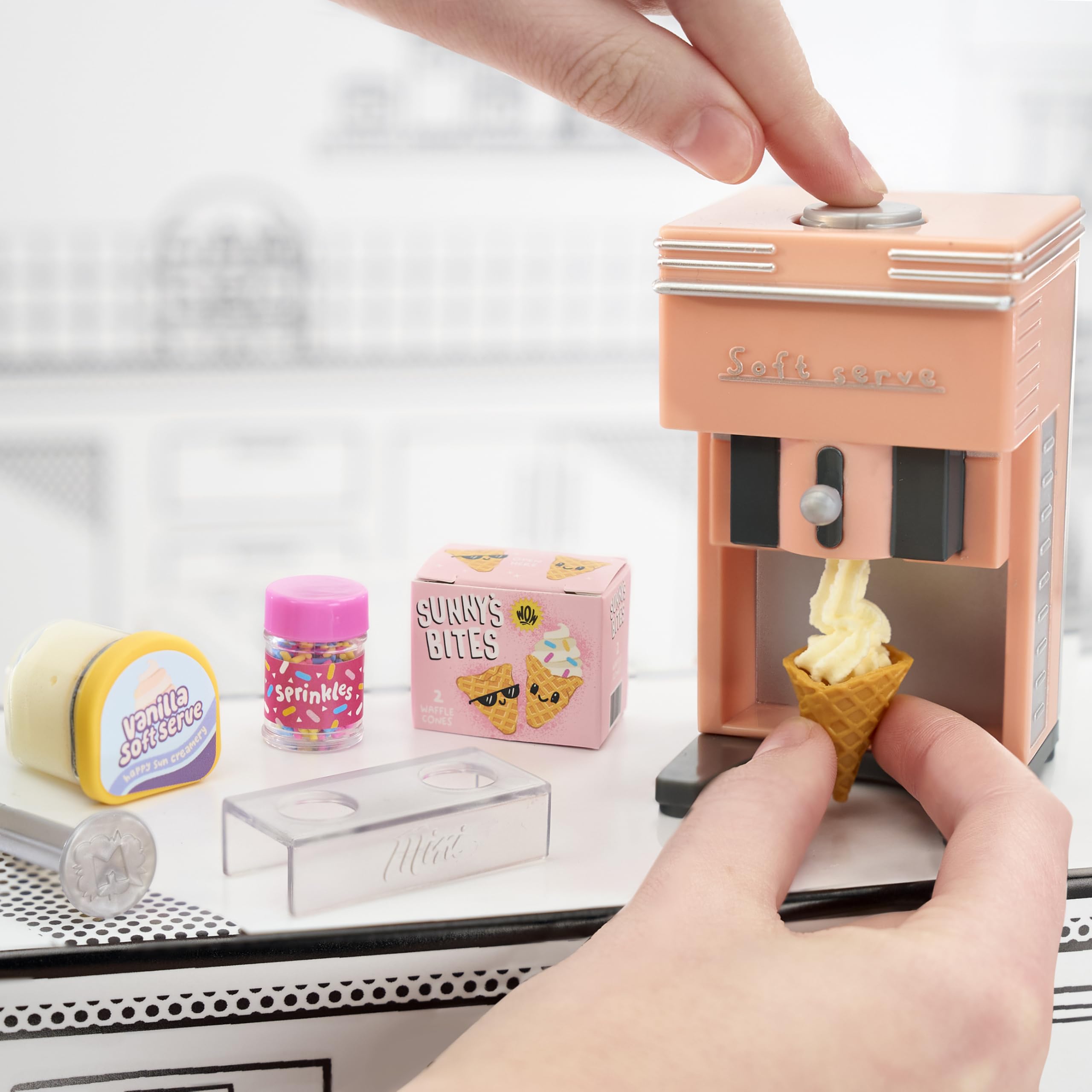 MGA's Miniverse Make It Mini Appliances Series 2 - Working Mini Collectible Kitchen Toys 7