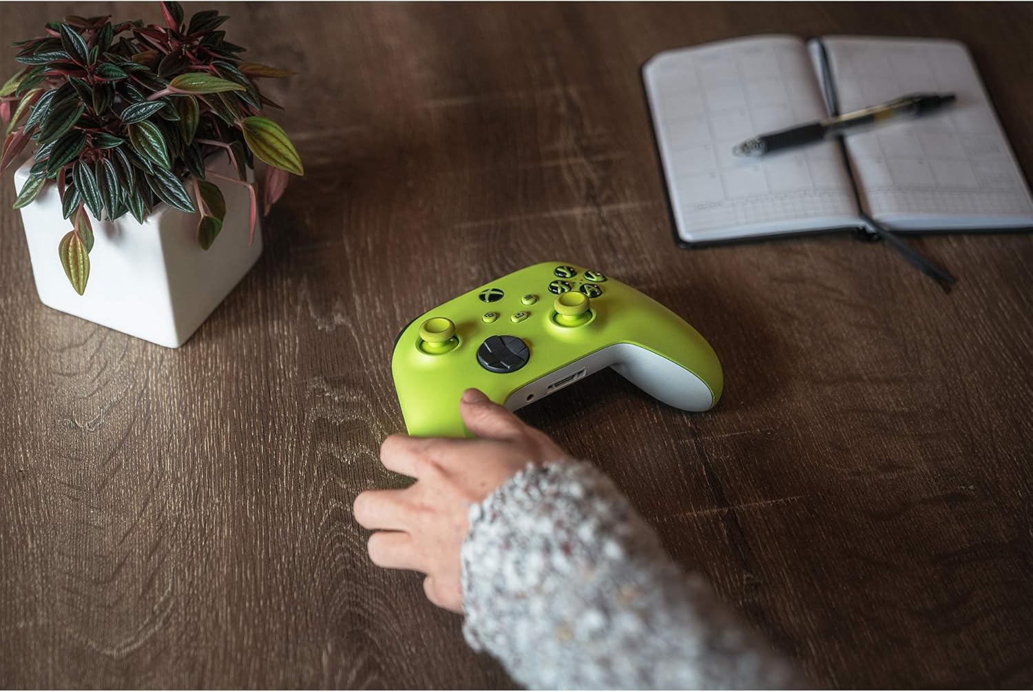 Xbox Wireless Controller – Electric Volt – QAU-00022 17