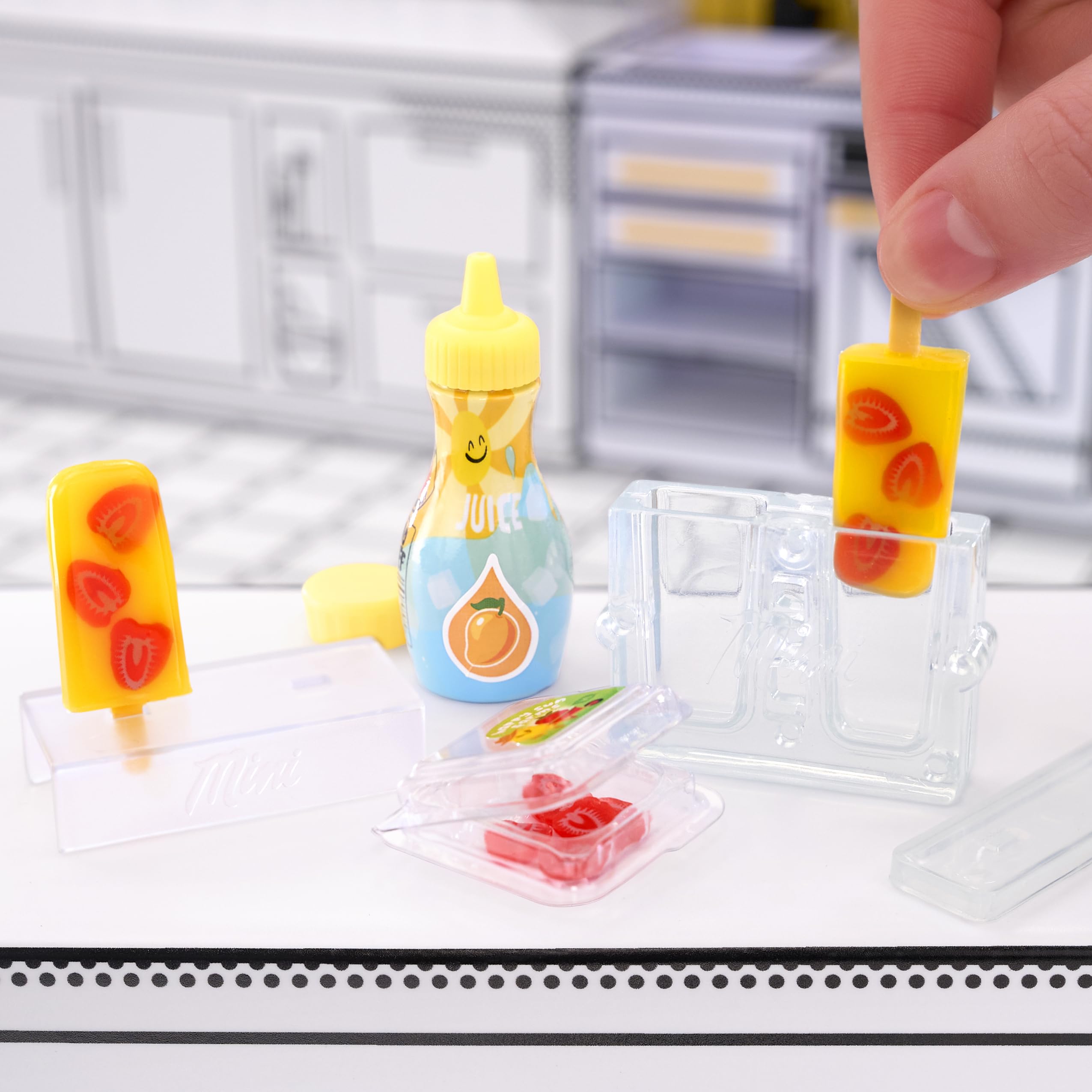 MGA Miniverse Make It Mini Food - Cafe Series 3 - DIY Resin Mini Collectibles for Ages 8+ 6