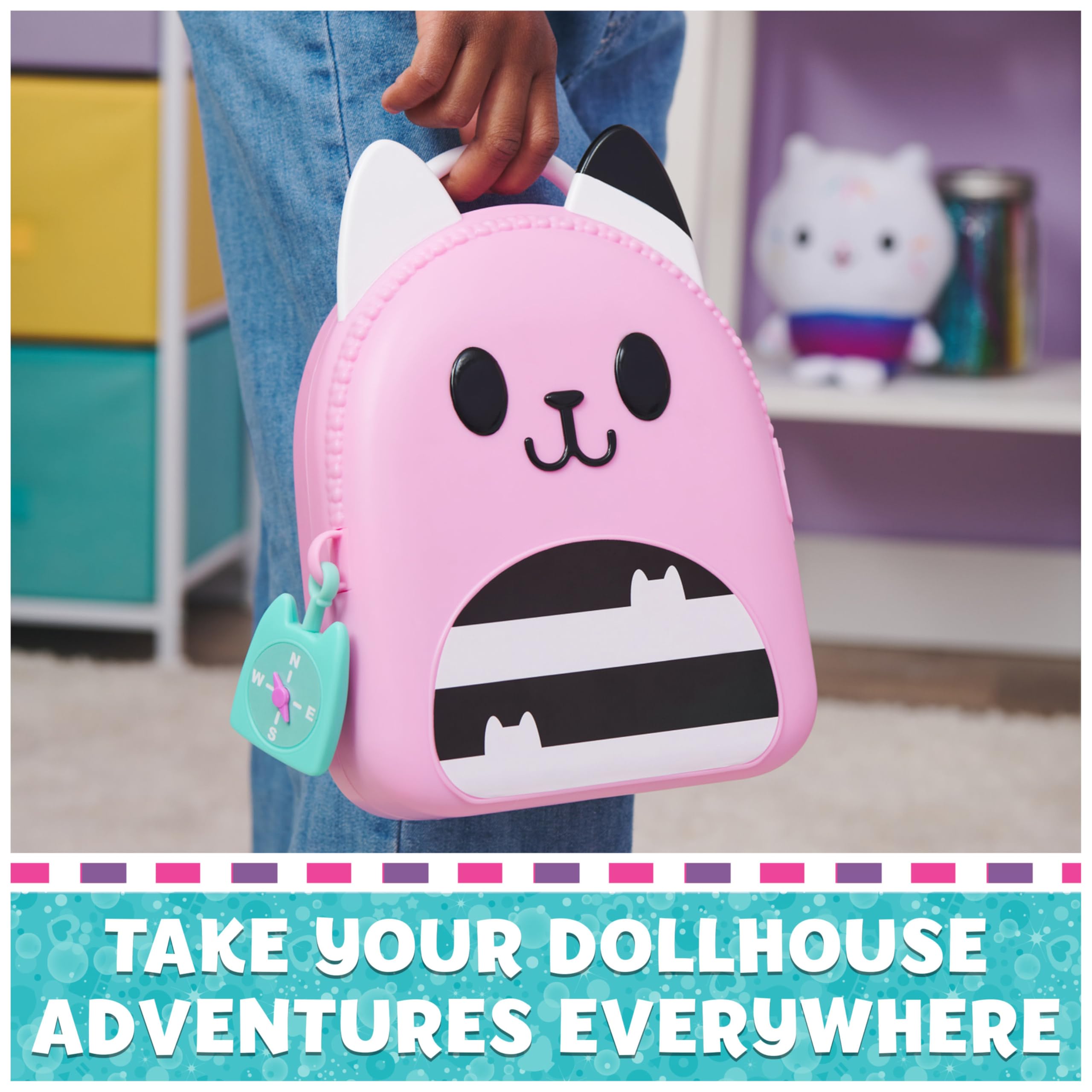 Gabby's Dollhouse Gabby Girl On-The-Go Travel Set Pretend-Play Toy Set with Phone, Passport & Compass 8