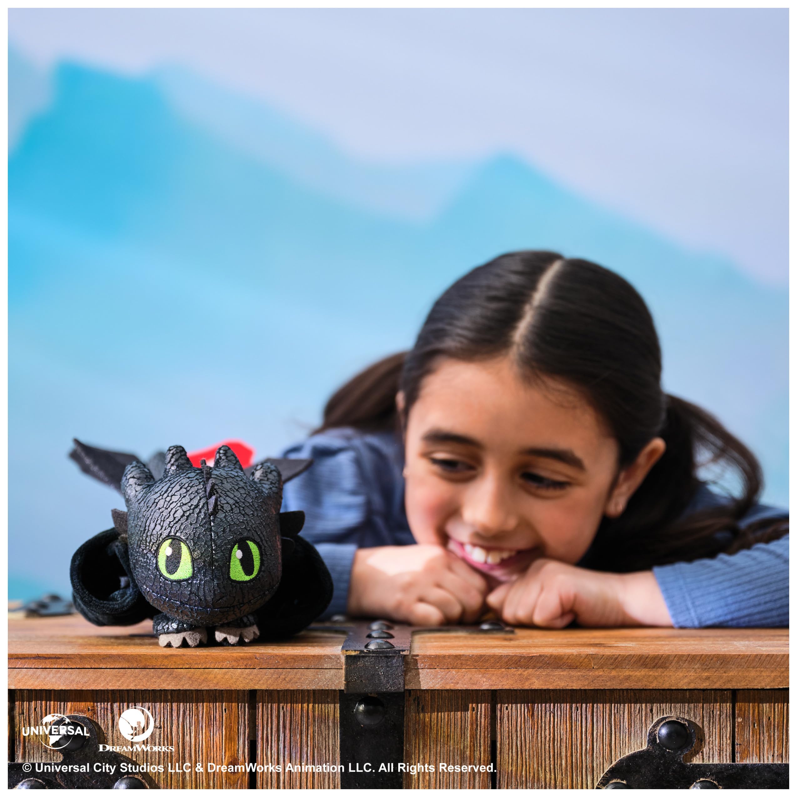 Spin Master Dreamworks Dragons Toothless 30.5cm Hug & Glide Plush Toy 9