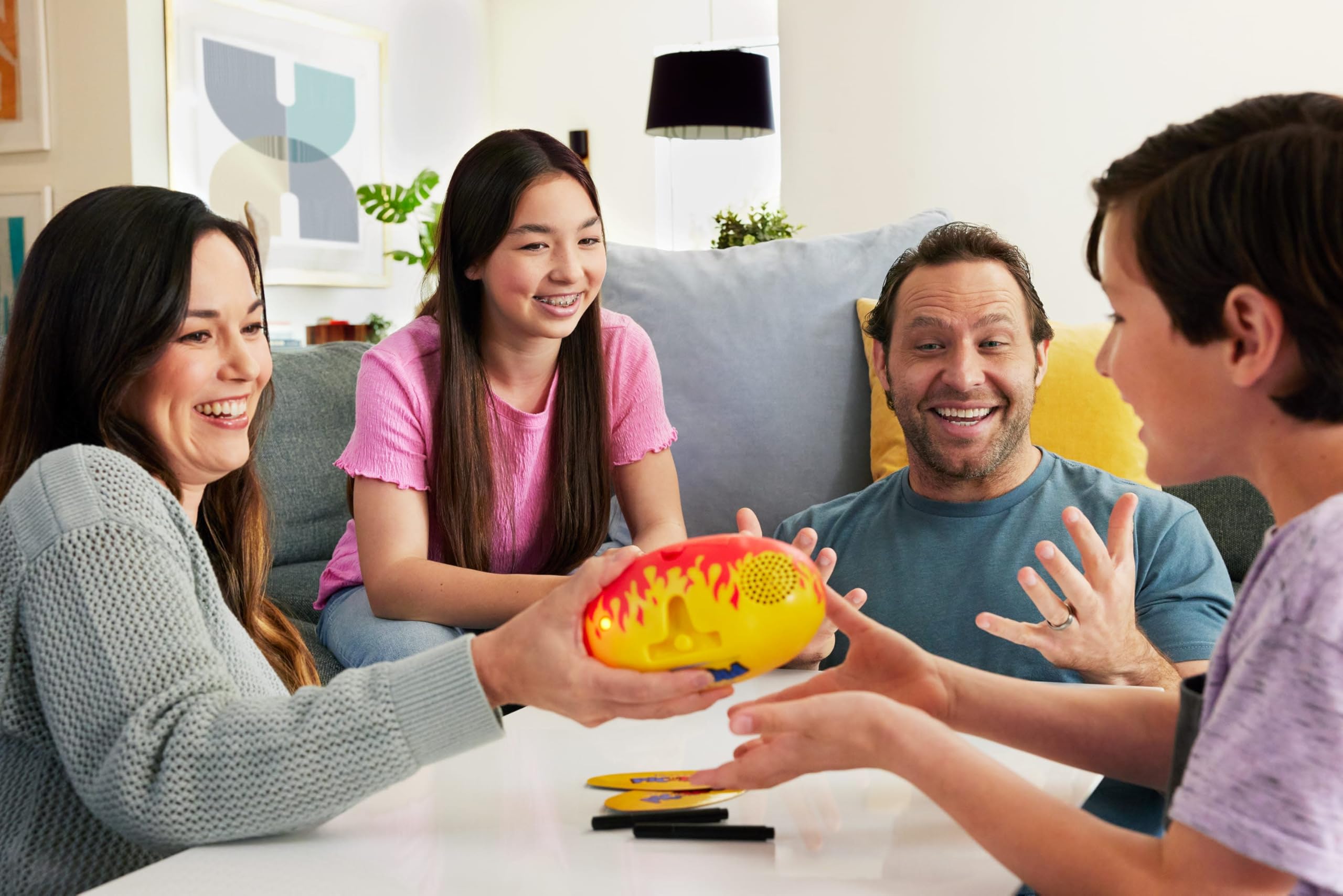 Mattel Games Pictionary Pic-Tato Hot Potato Game, Family Drawing Game with Voice & Music, Includes Erasable Markers and Boards, JDX95 5