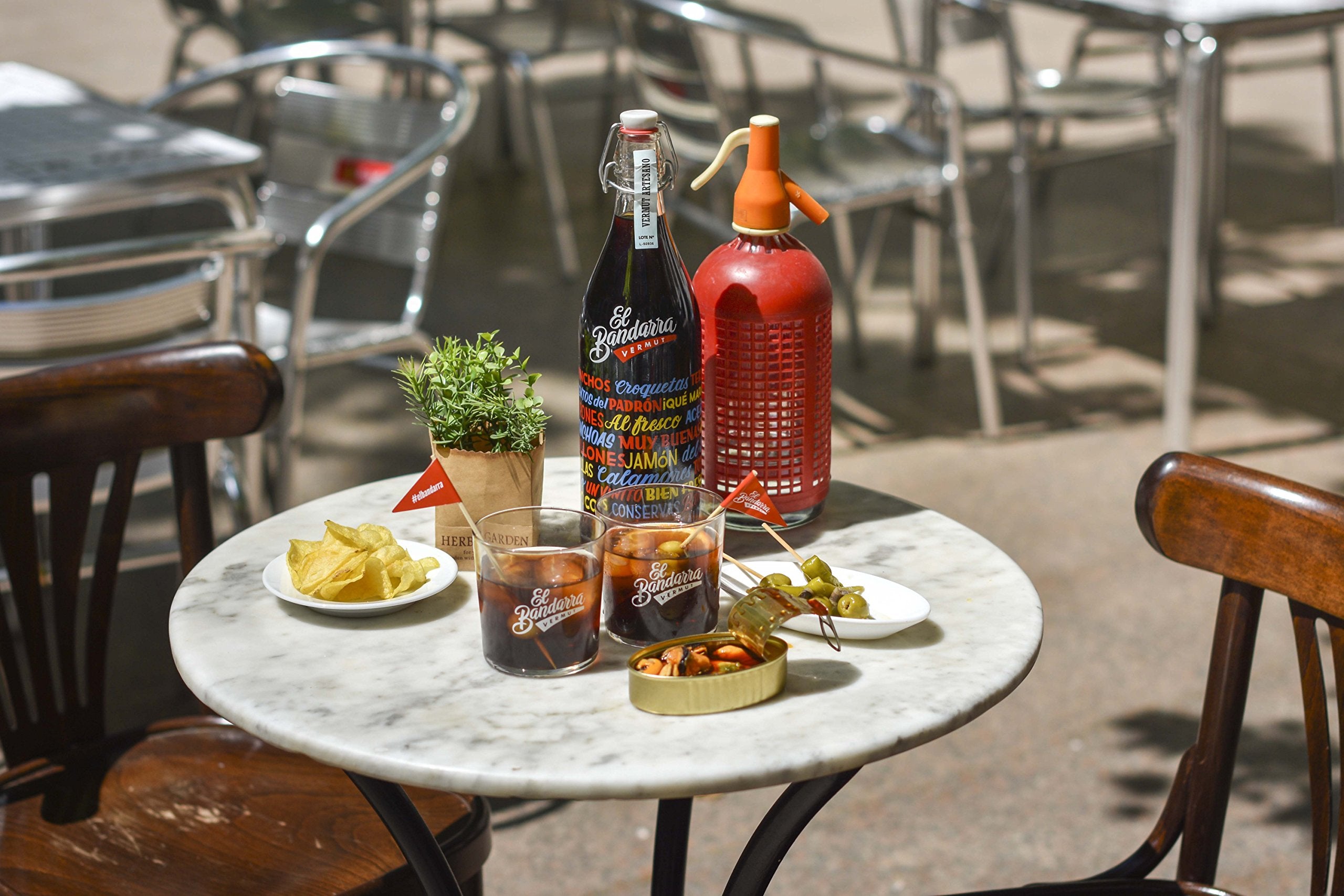 El Bandarra - Red Vermouth from Barcelona Made with Macabeu Grapes 5