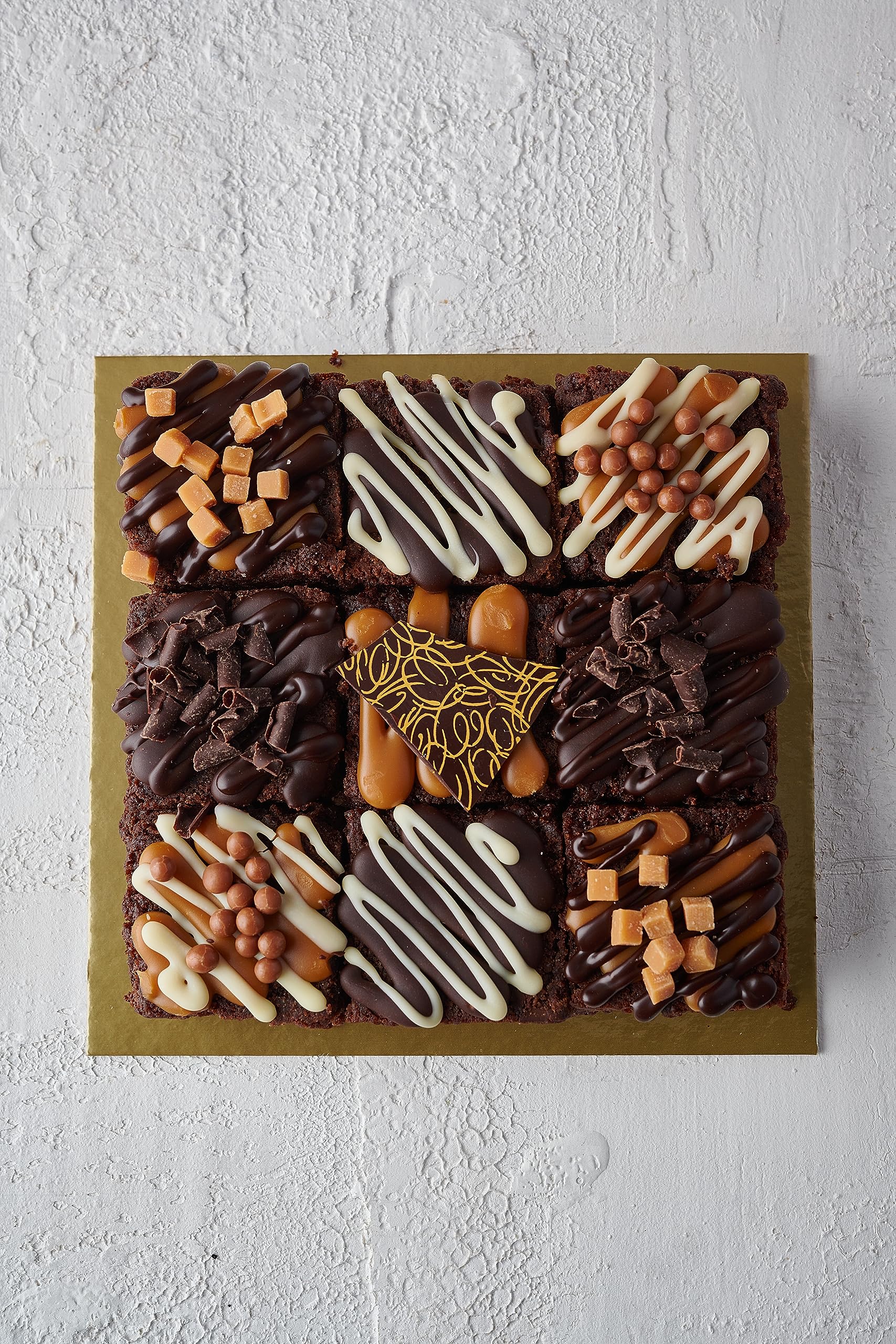 The Original Cake Company – Auswahl an Schokoladen-Karamell-Geburtstagskuchen 3