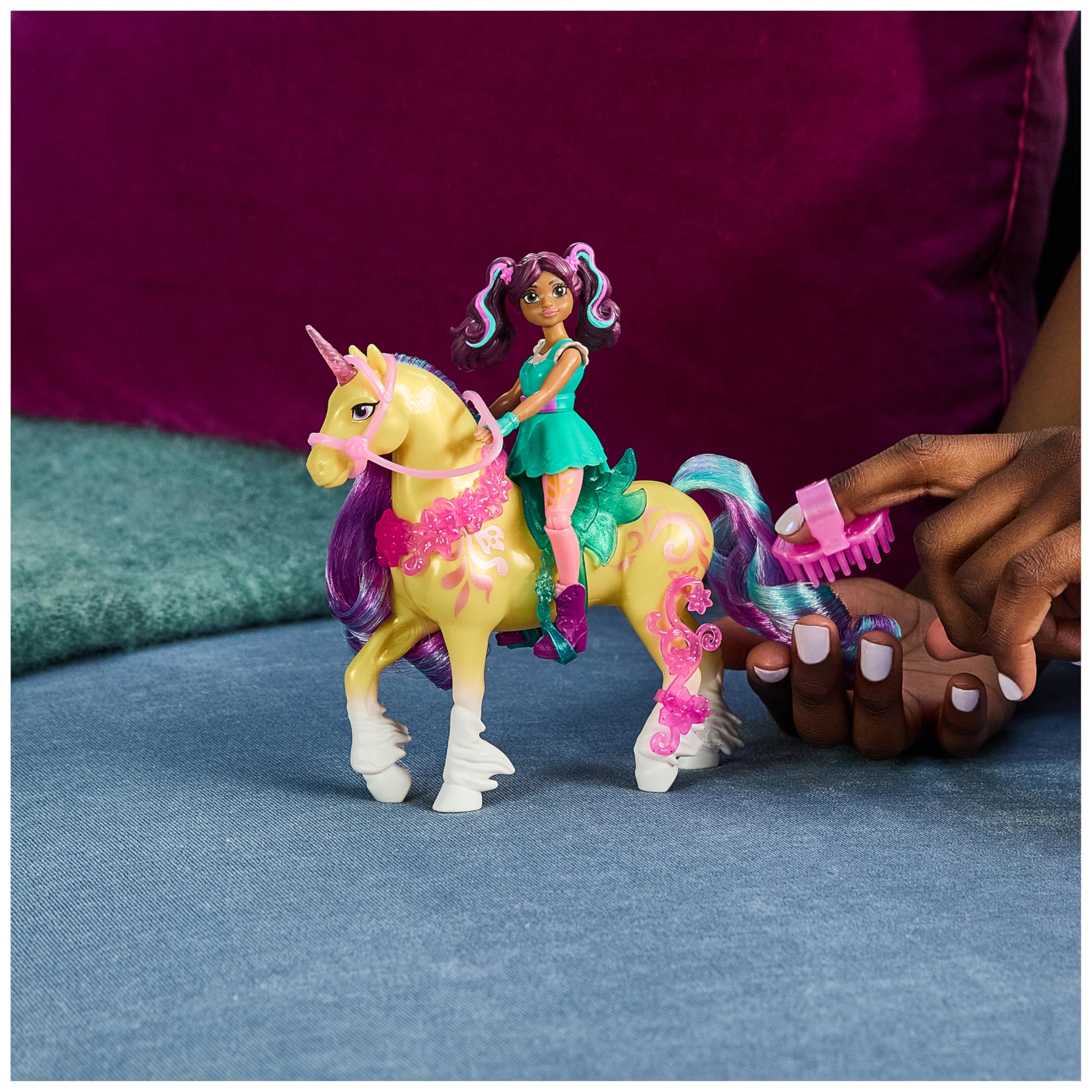 Unicorn Academy, Ava & Leaf Power of Friendship Set with Translucent Saddle 8