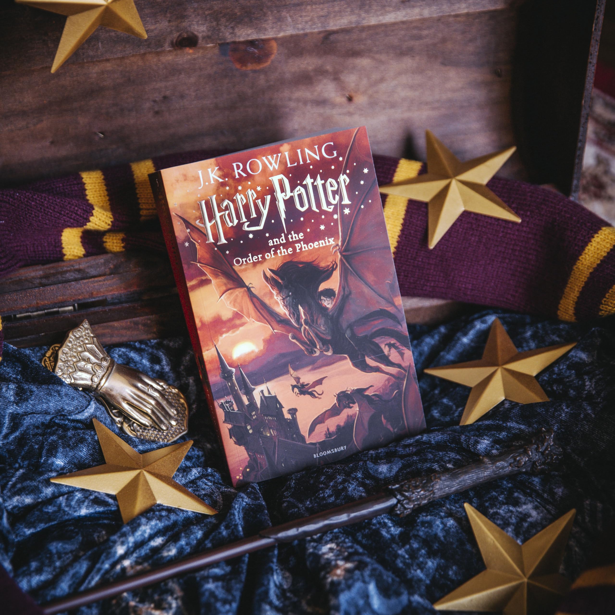 Bloomsbury Harry Potter and the Order of the Phoenix (Harry Potter, 5) Paperback | 816 Pages | English 2