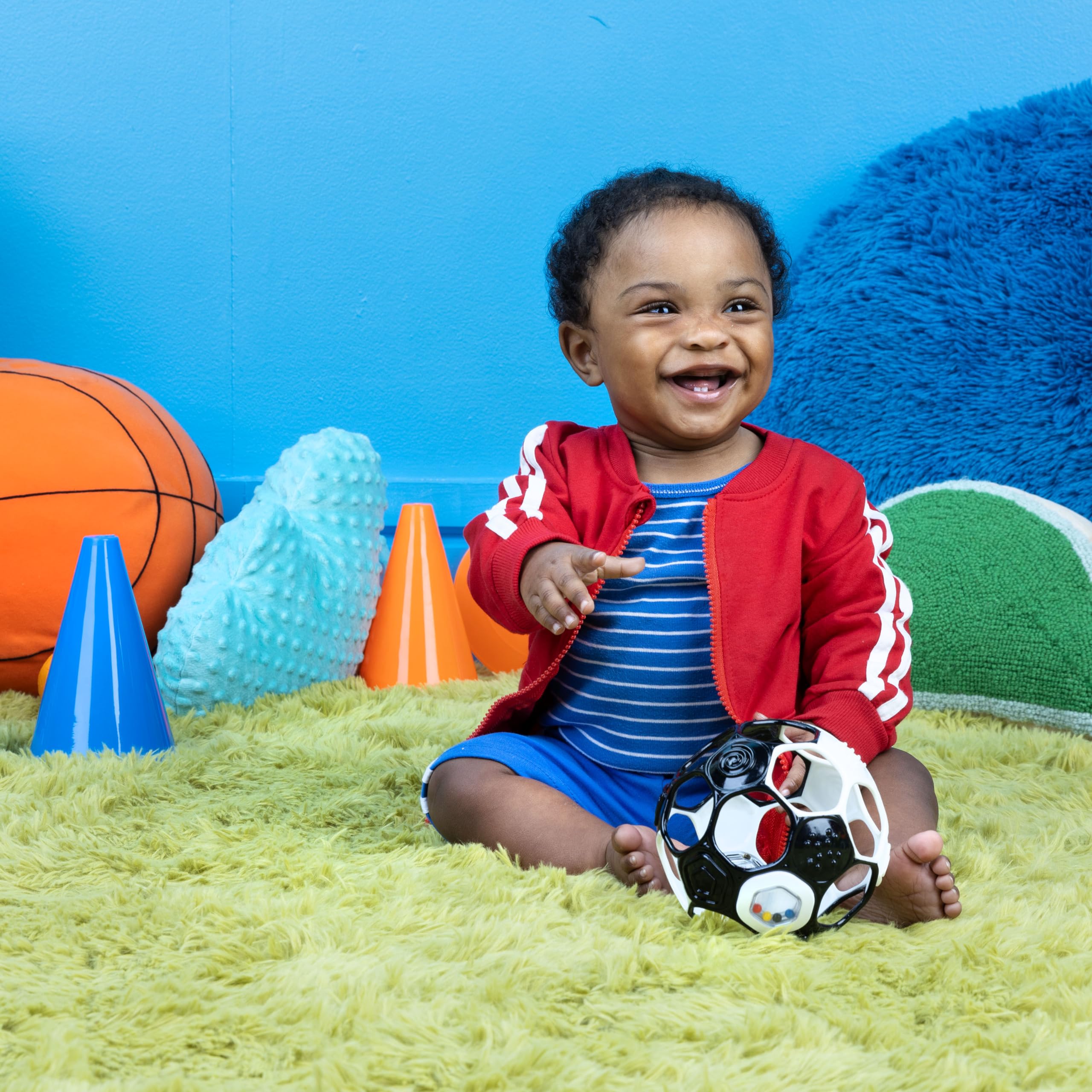 Bright Starts Oball Grippin‘ Goals Rassel-Fußball-Babyball, Schwarz und Weiß, 0–3 Jahre 8