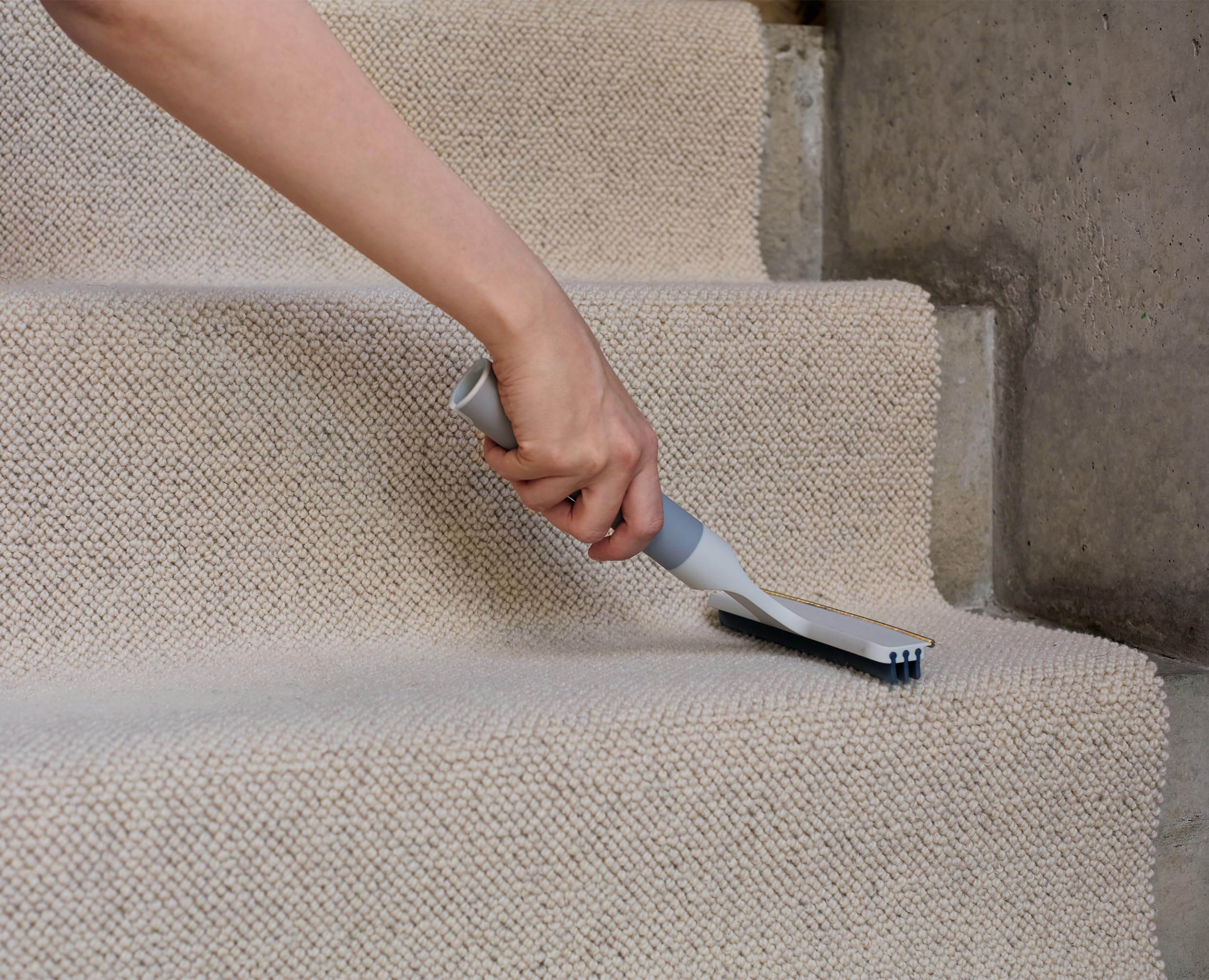Joseph Joseph CleanTech Carpet Rake - 2-in-1 Manual Tool for Pet Hair & Deep Cleaning | Light Stone 7