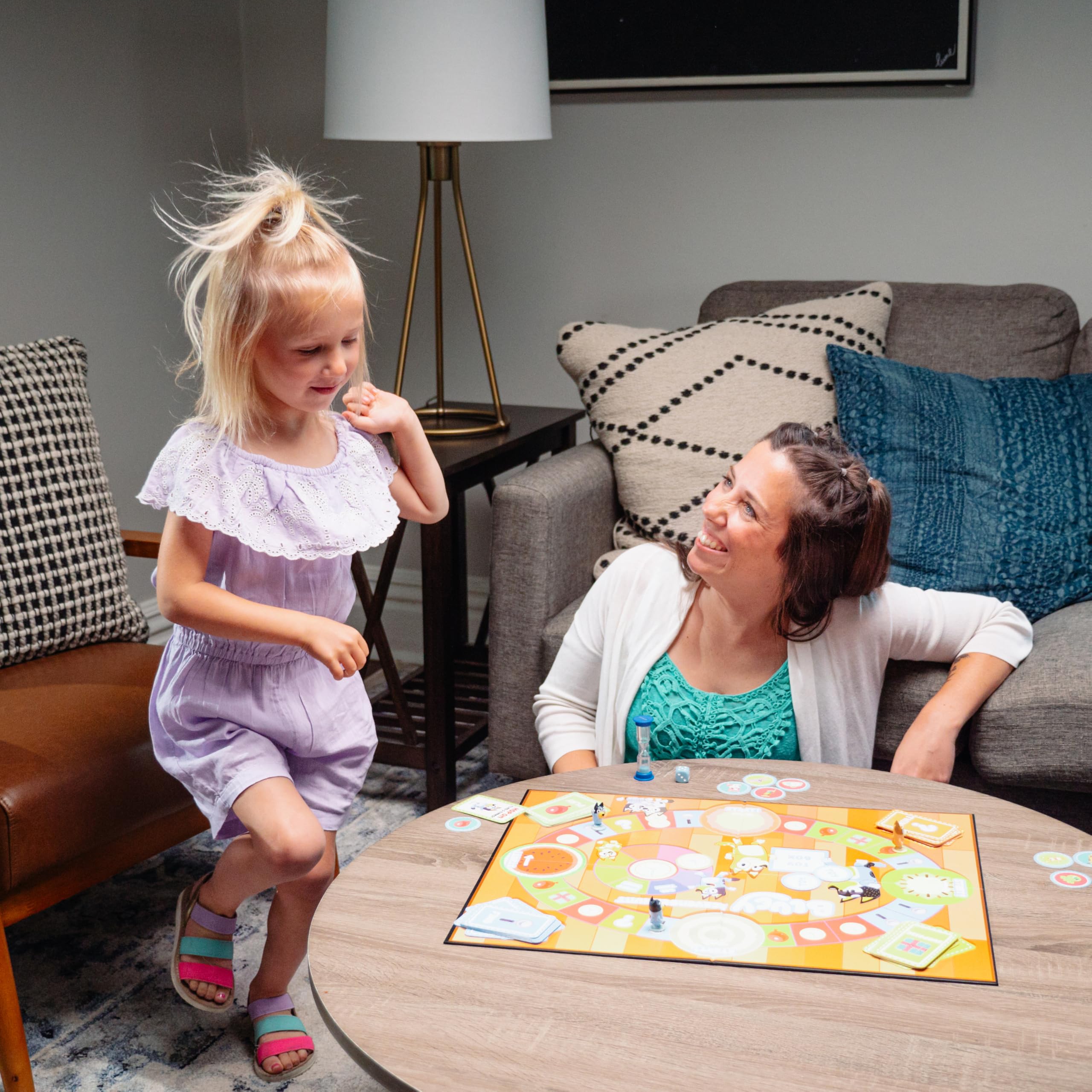 Bluey Scavenger Hunt Game - Cooperative Board Game for Kids with Mini-Figures 4