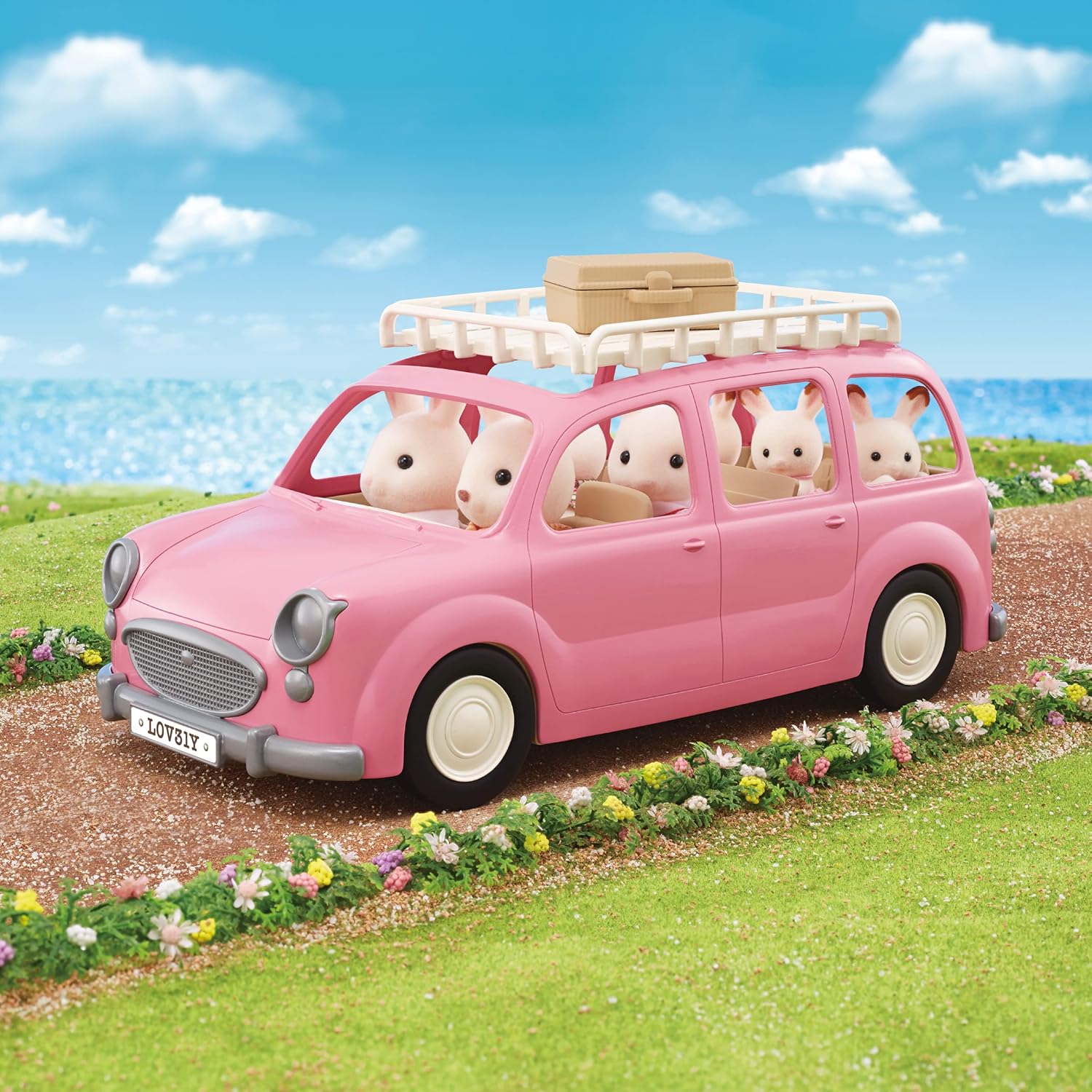 Sylvanian Families Family Picnic Van - 8-Figure Playset with Picnic Transformation 6