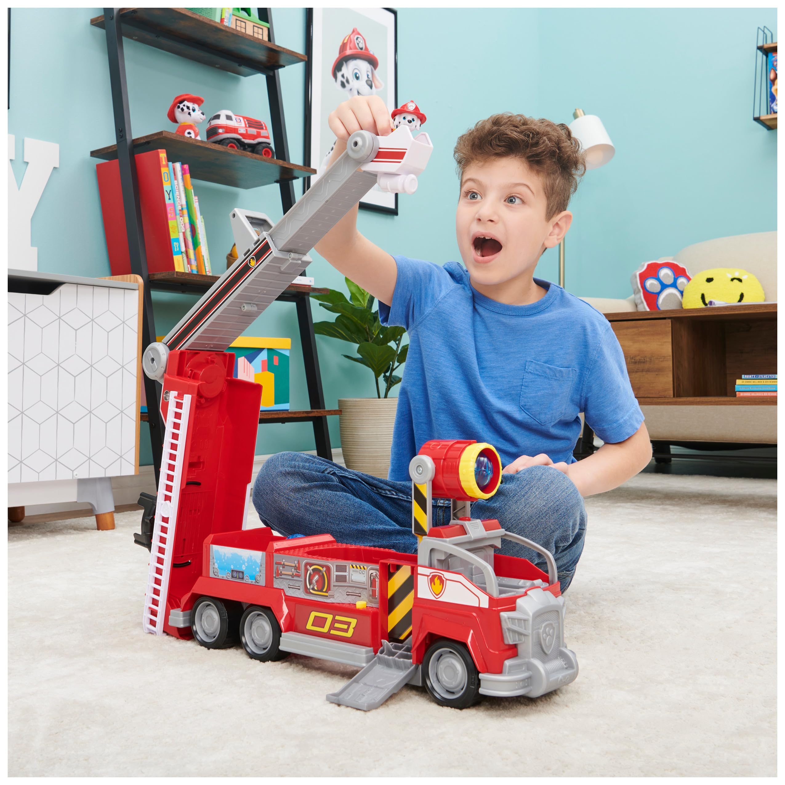 PAW Patrol Marshalls verwandelbares Movie City Feuerwehrauto – Feuerwehrauto-Spielset mit Lichtern, Geräuschen und Actionfigur für Kinder ab 3 Jahren 7