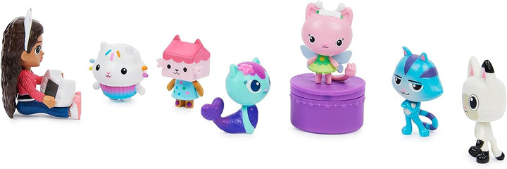 Gabby’s Dollhouse, Deluxe Figure Gift Set with 7 Toy Figures and Surprise Accessory