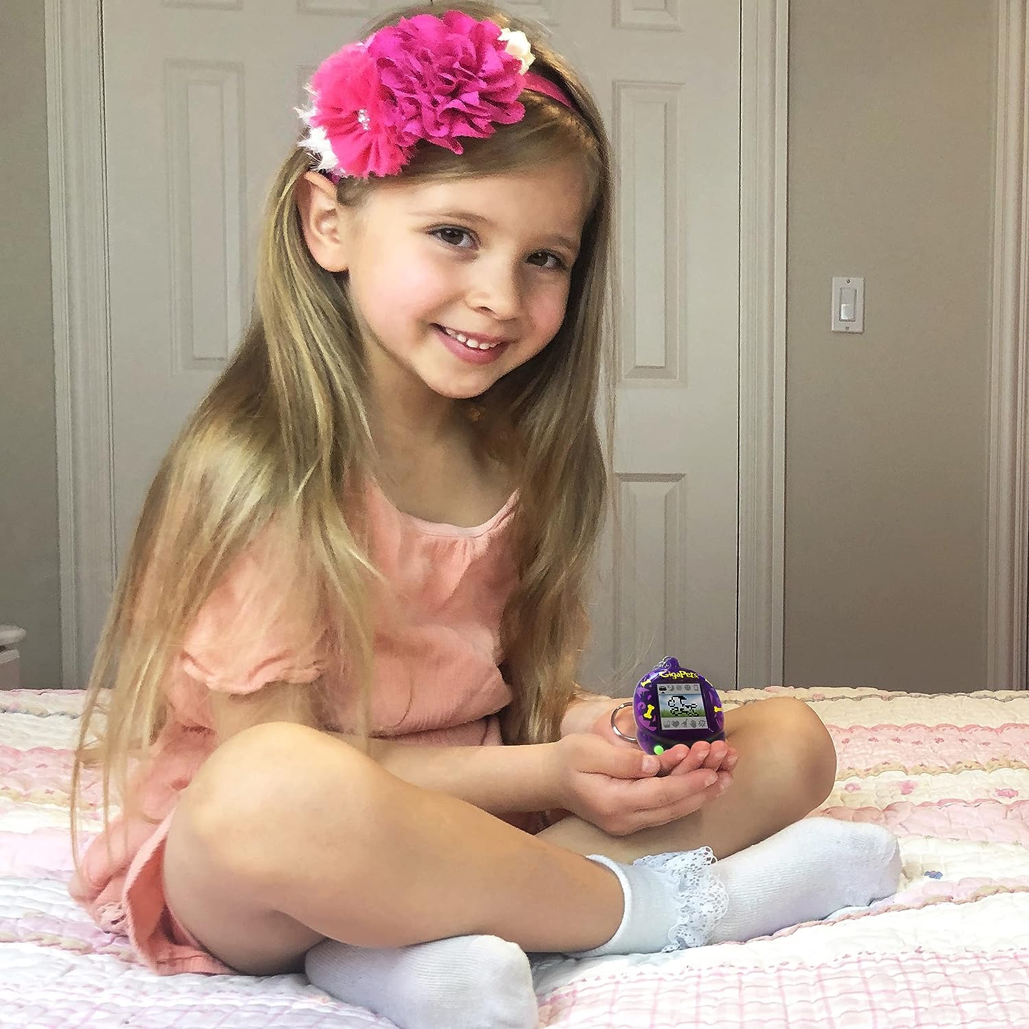 Giga Pets Puppy Dog Virtuelles Haustierspielzeug – Verbesserte Sammleredition mit glänzender, durchscheinender Schale 3